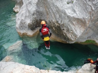  tuffarsi in acque cristalline